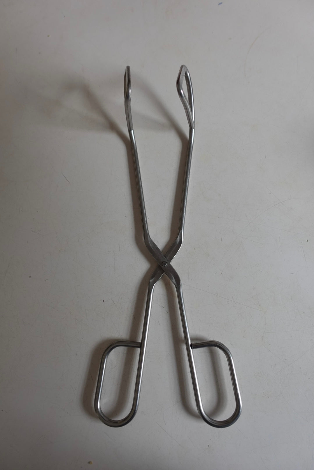 Triangle tongs